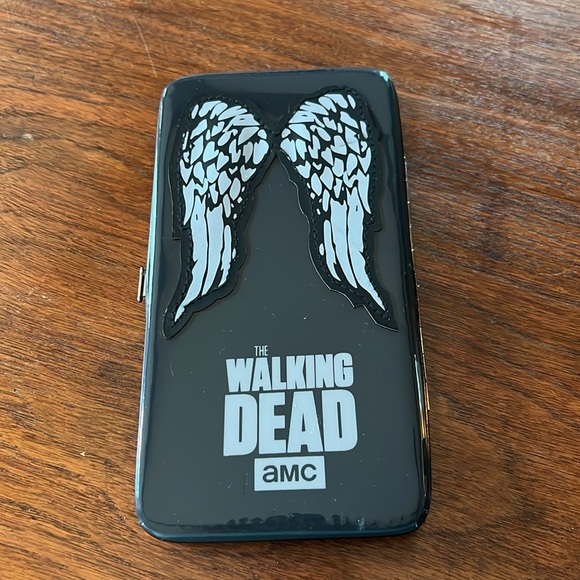 Walking Dead Daryl Dixon Zombies Wings Wallet - Picture 2 of 3